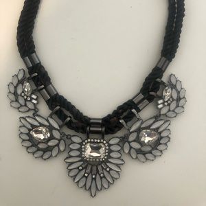 STATEMENT NECKLACE